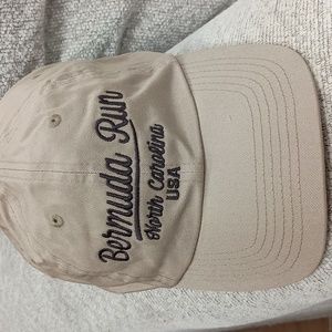 Bermuda Run N.C. (Winston Salem N.C) 1sz $34 + free hat  Item ( is  new)  Item